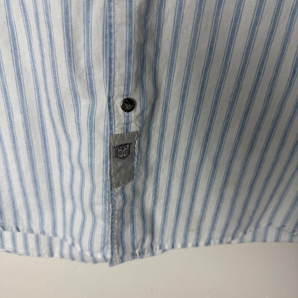 Vintage 90's Levi's Classic Blue and White Striped Casual Shirt button down - Picture 2 of 9